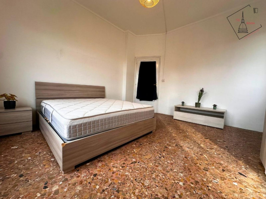 Large Appealing single bedroom in a property with balcony
