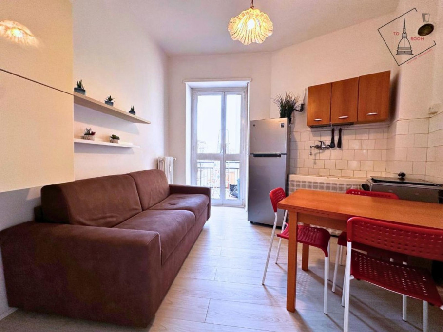 Large Appealing single bedroom in a property with balcony - Turin - chambre - ImmoJeune