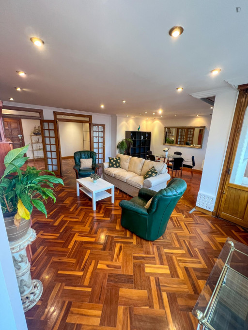 Big 4-bedroom apartment in Ensanche/Zabalgunea - Pamplona - chambre - ImmoJeune