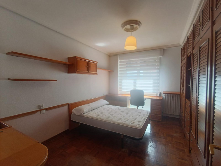 Appealing double bedroom in San Juan - Pamplona - chambre - ImmoJeune
