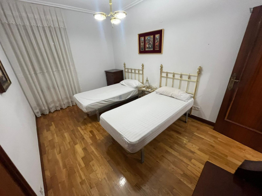 Homely twin bedroom in the centre of Logroño - Logrono - chambre - ImmoJeune