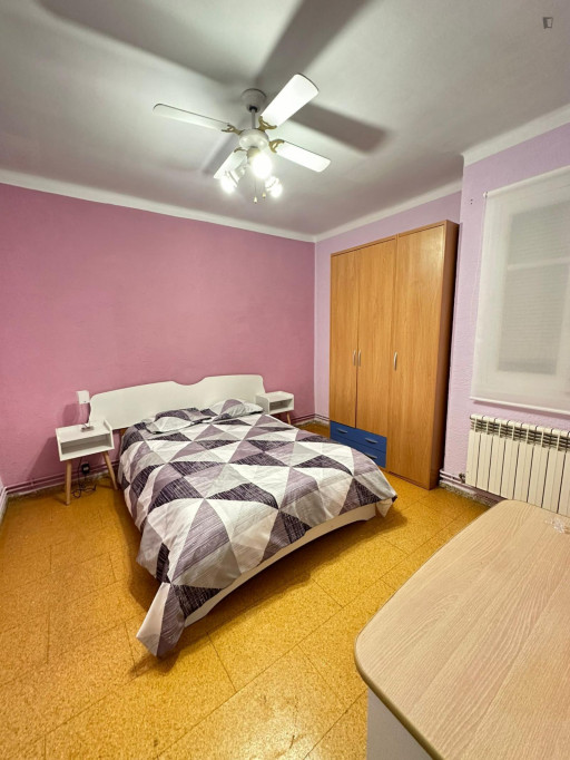 Appealing double bedroom in Bajo - Logrono - chambre - ImmoJeune