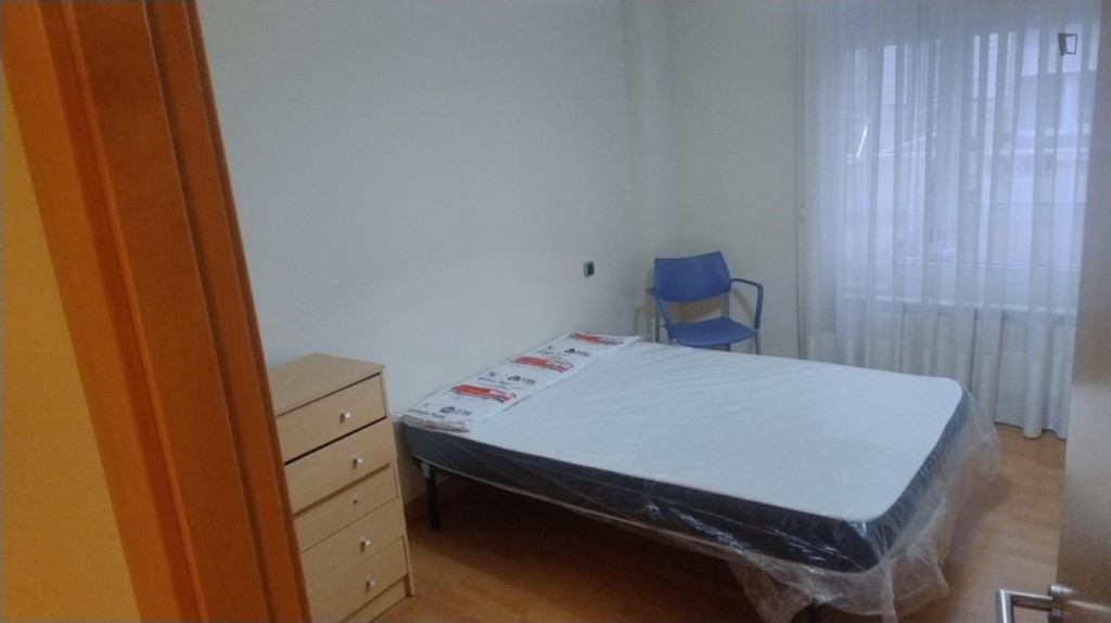 Nice double bedroom in Parque de Las Gaunas - Logrono - chambre - ImmoJeune