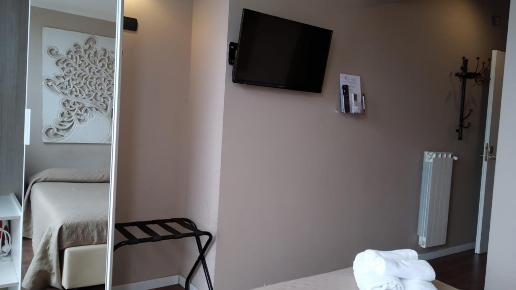 Brilliant double ensuite bedroom in Quartiere Umbertino