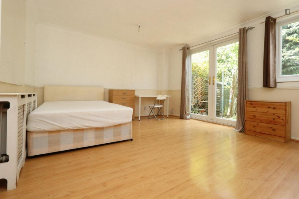 Large double bedroom close to Stratford tube station - London - chambre - ImmoJeune
