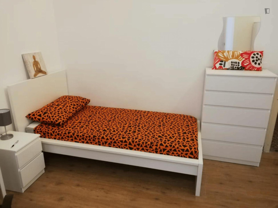 Neat and cosy single bedroom in the heart of Genoa - Genoa - chambre - ImmoJeune