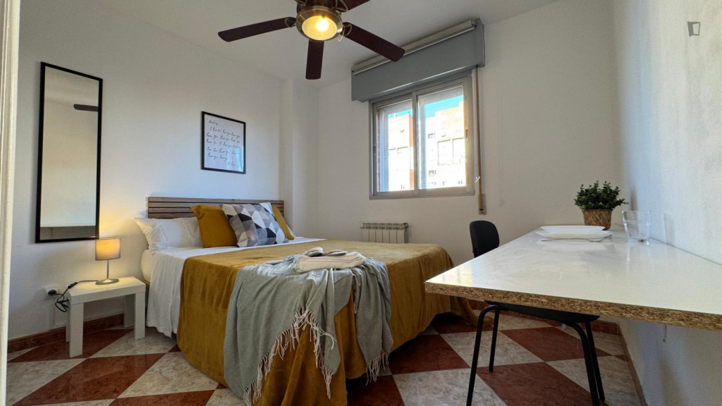 Comfortable double bedroom close to Miguel Hernández metro station - Madrid - chambre - ImmoJeune