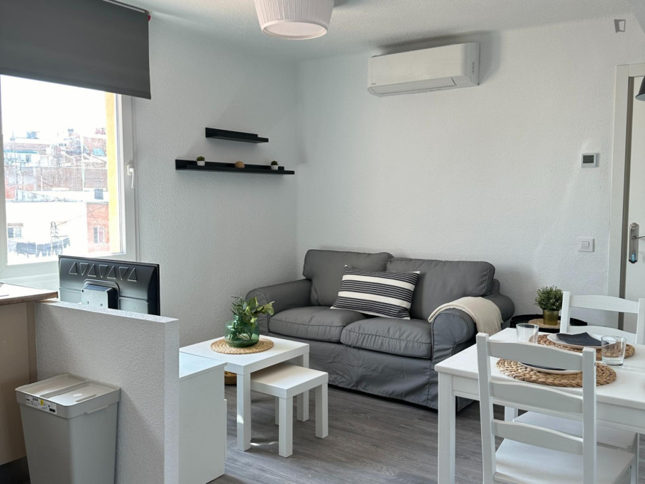 Very inviting 3-bedroom apartment in Lucero - Madrid - chambre - ImmoJeune