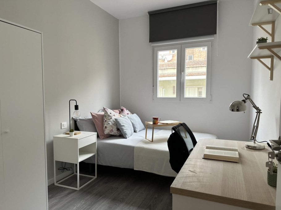 Graceful double bedroom near the Parque de la Cuña Verde de Latina - Madrid - chambre - ImmoJeune