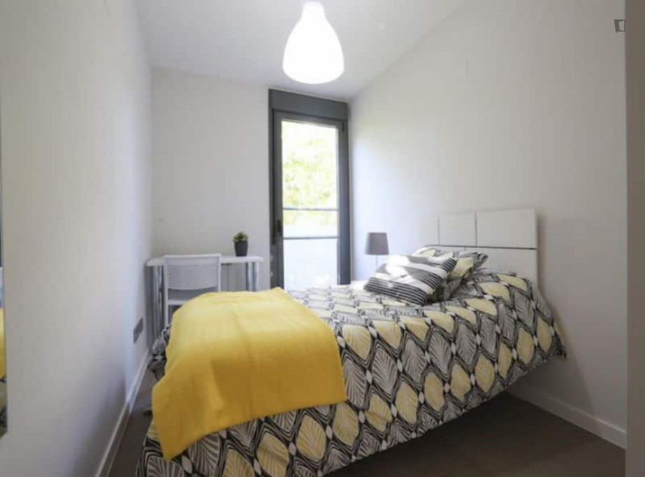 Comfy single bedroom near the Embajadores metro - Madrid - chambre - ImmoJeune