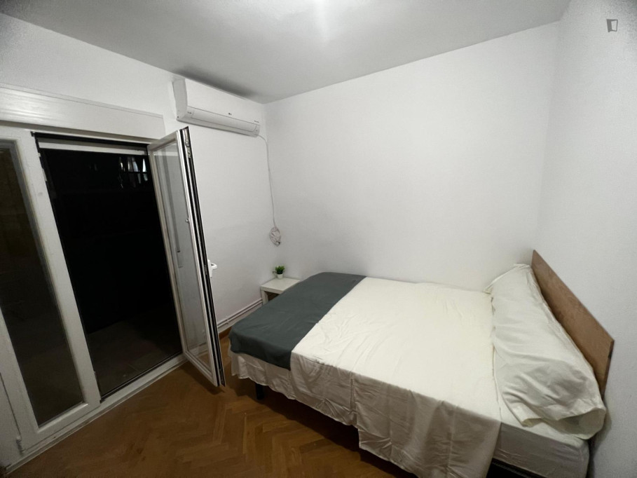 Homely double bedroom in Pinar del Rey - Madrid - chambre - ImmoJeune