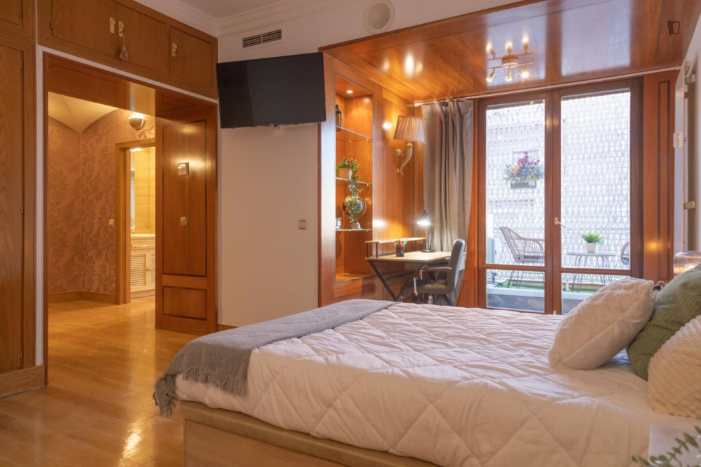 Large double ensuite bedroom in El Viso - Madrid - chambre - ImmoJeune