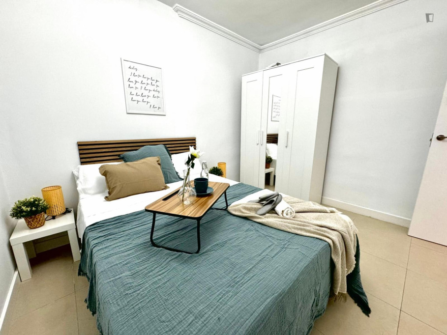 Excellent double bedroom in Avenida America - Madrid - chambre - ImmoJeune