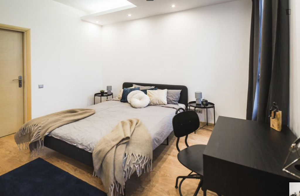 Bright single bedroom in nice shared flat near tram stops in Latgale - Riga - chambre - ImmoJeune