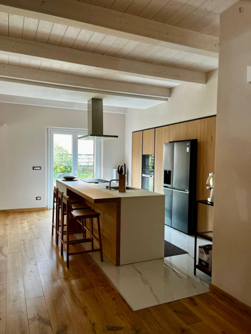 Welcoming double ensuite bedroom near the Vezzano Ligure train station - La Spezia - chambre - ImmoJeune