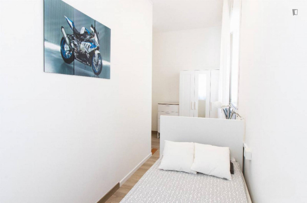 Bedroom in a 7-bedroom flat close to Politecnico Bovisa Campus - Milan - chambre - ImmoJeune
