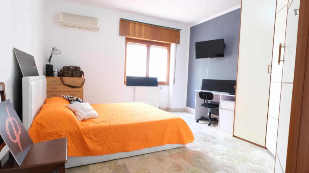 Brilliant single bedroom near Orti di San Pietro park - Sassari - chambre - ImmoJeune