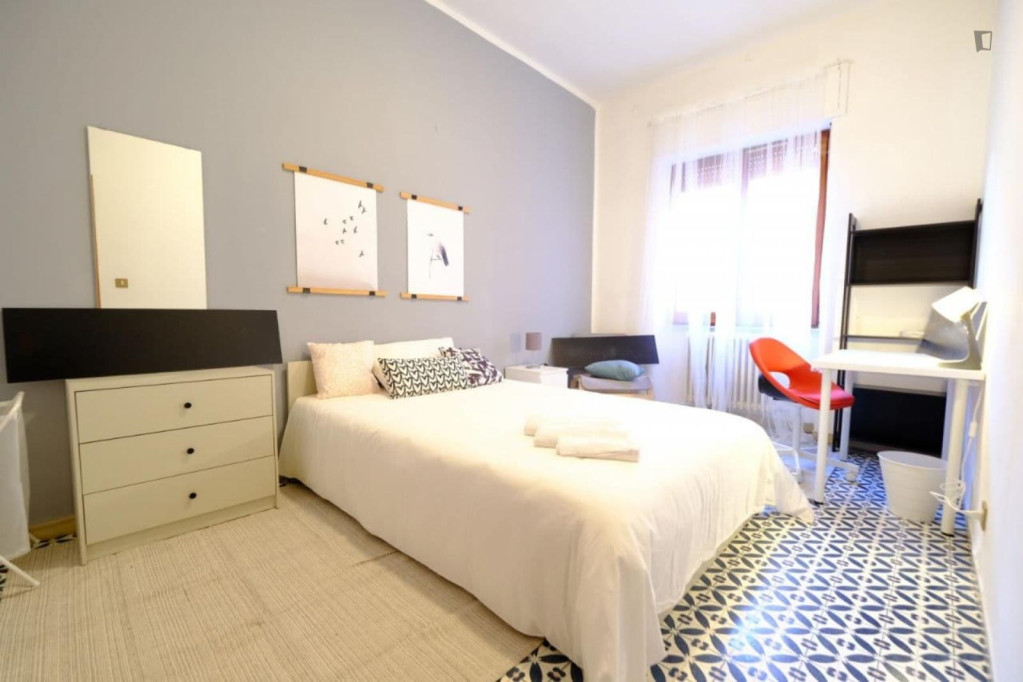 Delightful double bedroom in the heart of Sassari - Sassari - chambre - ImmoJeune
