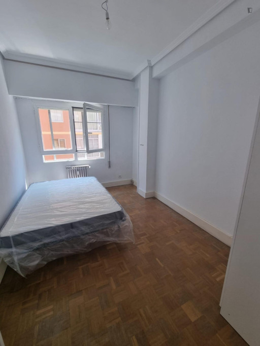 Comfy single bedroom near the Campo Grande train station  - Valladolid - chambre - ImmoJeune