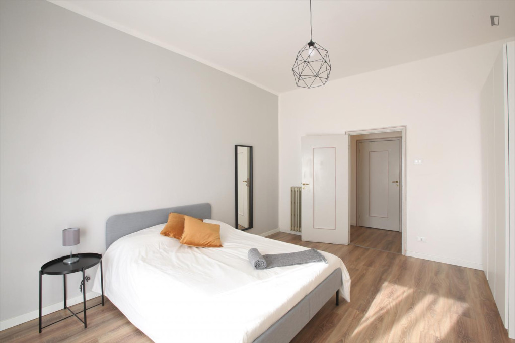 Welcoming double bedroom next to Istituto Superiore di Scienza dell’Automobile di Modena - Modena - chambre - ImmoJeune