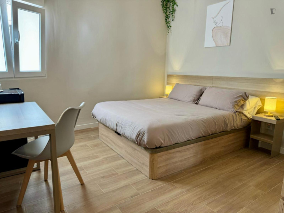 Charming Double Bedroom close to University General Hospital Dr. Balmis - Alicante - chambre - ImmoJeune