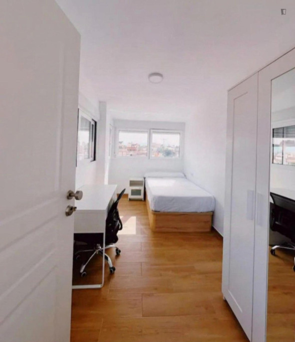 Bright Single Bedroom close to UCAM Católica San Antonio de Murcia University - Murcia - chambre - ImmoJeune