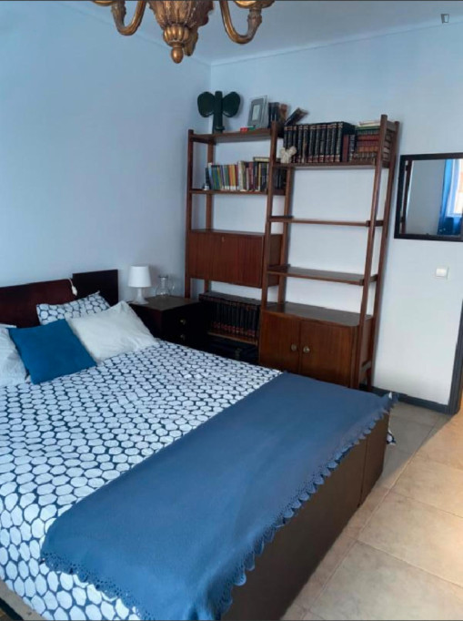 Cozy Double Bedroom with a private bathroom close to Vagueira Beach - Aveiro - chambre - ImmoJeune