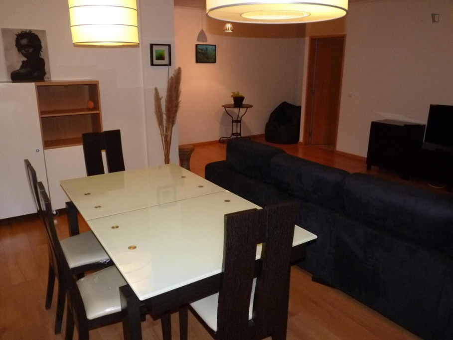 Modern one-bedroom flat with stunning views of the ria and university - Aveiro - chambre - ImmoJeune