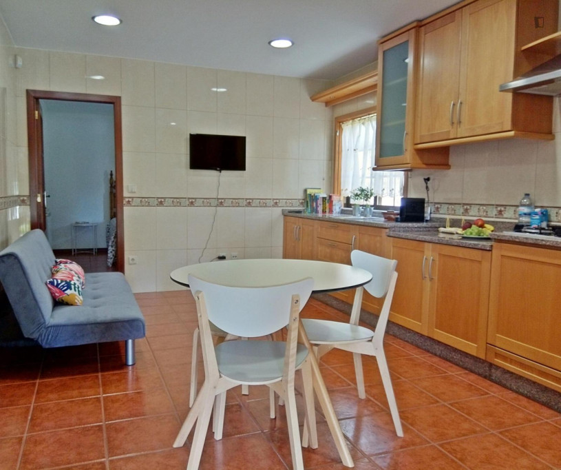 Apartamento com 1 quarto, sala, cozinha, jardim e estacionamento - Braga - chambre - ImmoJeune