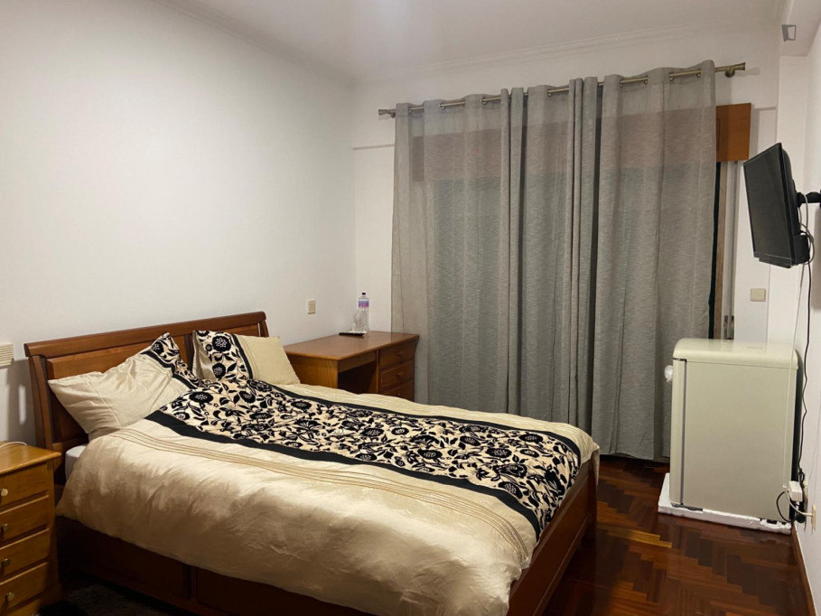 Furnished En-suite for couples in Vale Mourao, Cacém, Lisboa - Lisbonne - chambre - ImmoJeune