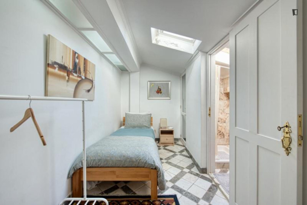 Lovely single ensuite bedroom close to NOVA SBE and Beach - Lisbonne - chambre - ImmoJeune