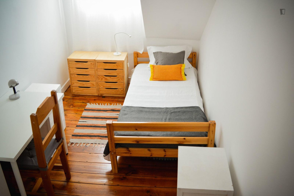 Sunny single bedroom close to Arroios metro station - Lisbonne - chambre - ImmoJeune