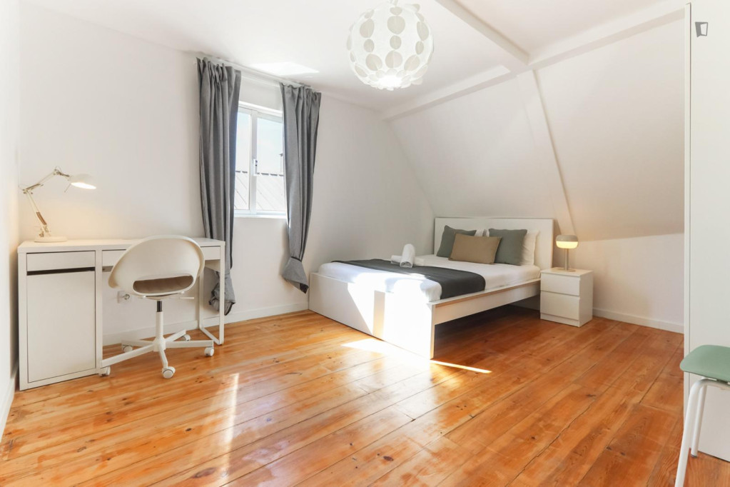 Welcoming double bedroom near Universidade Autónoma - Lisbonne - chambre - ImmoJeune