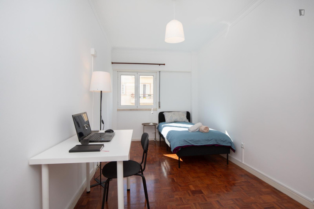 Lovely bedroom close to Sete Rios train station - Lisbonne - chambre - ImmoJeune