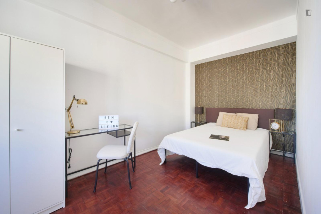 Great looking single bedroom in a property with balcony - Lisbonne - chambre - ImmoJeune