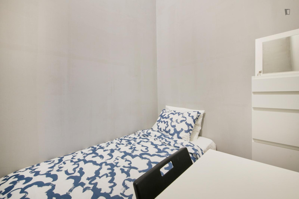 Single bedroom in a big student flat, in Entrecampos - Lisbonne - chambre - ImmoJeune
