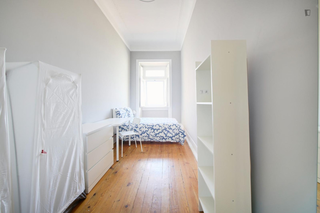 Broad double bedroom in Entrecampos - Lisbonne - chambre - ImmoJeune