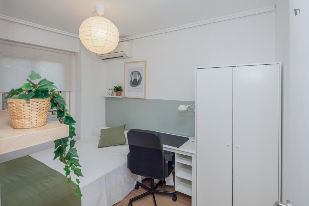 Appealing single bedroom in a property with balcony - Valence - chambre - ImmoJeune