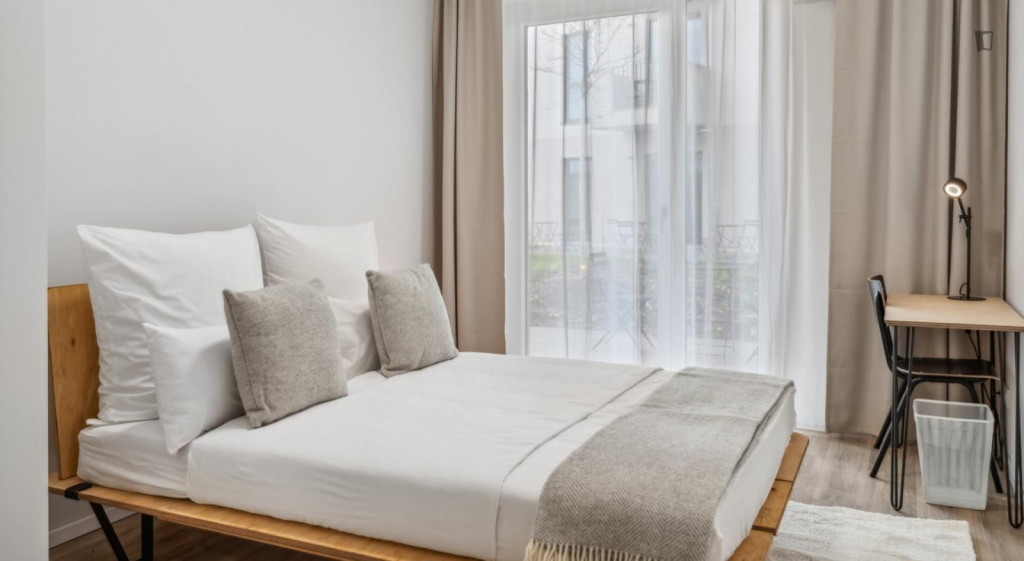 Appealing double bedroom in a modern apartment complex in the well-connected Zentrum-Nord district - Leipzig - chambre - ImmoJeune