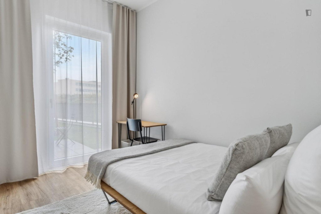 Luminous double bedroom in a modern shared flat in the well-connected Zentrum-Nord area - Leipzig - chambre - ImmoJeune