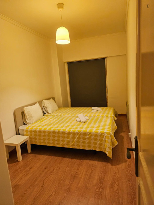 Amazing Double Bedroom Close To Ameixoeira Metro - Lisbonne - chambre - ImmoJeune
