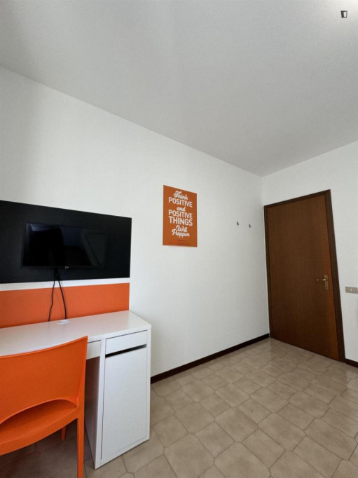 Single bedroom in a 6-bedroom flat, in Borgo trento - Verona - chambre - ImmoJeune