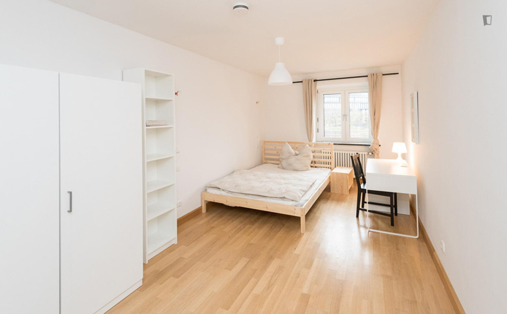 Neat single bedroom near the Isartor train station - Munich - chambre - ImmoJeune