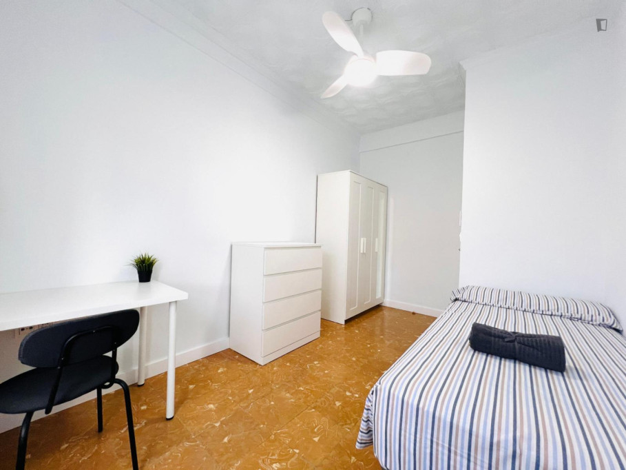 Nice Single Bedroom close to Murcia del Carmen Train Station - Murcia - chambre - ImmoJeune