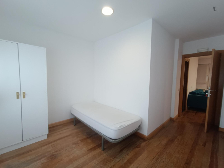 Snug single bedroom in the centre of Pamplona - Pamplona - chambre - ImmoJeune