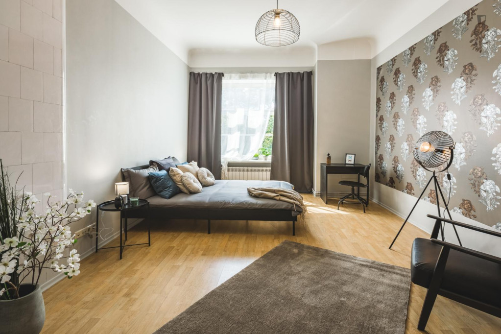 Spacious bedroom in shared flat close to the University of Latvia - Riga - chambre - ImmoJeune