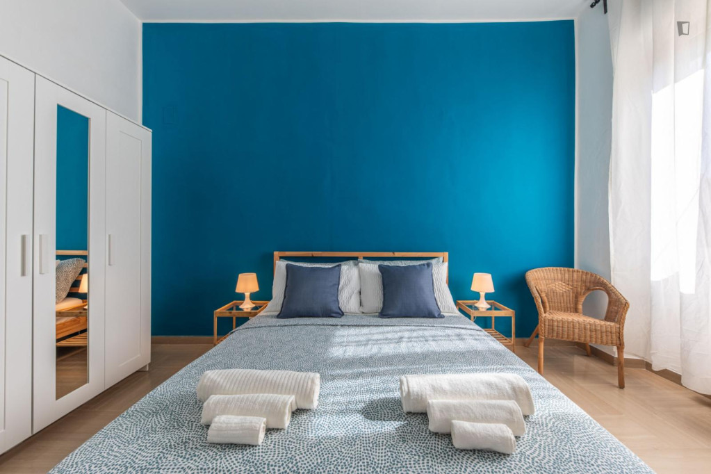 Bright double bedroom in a 3-bedroom flat close to Brigata station - Bari - chambre - ImmoJeune