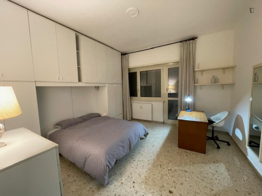 Bedroom close to Ponte Milvio, in a spacious apartment and elegant building - Rome - chambre - ImmoJeune