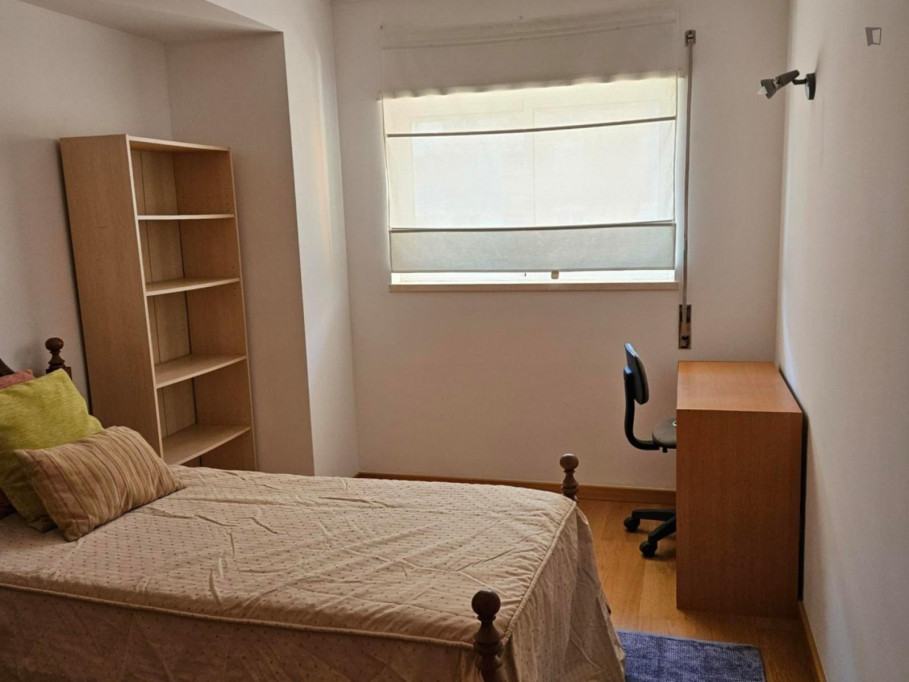 Pleasant single bedroom with private bathroom in Lumiar - Lisbonne - chambre - ImmoJeune