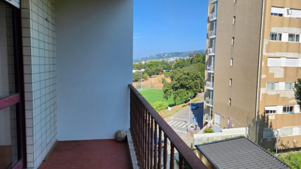 Spacious and welcoming bedroom in the heart of Braga